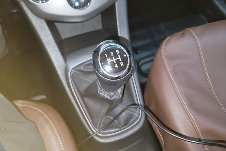 Used Chevrolet Aveo Sonic 2014 Sedan 1.4 SL MT Comfort Edition Gear Lever