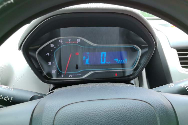 Used Chevrolet Aveo Sonic 2014 Sedan 1.4SL MT Comfort Edition Instrument Cluster