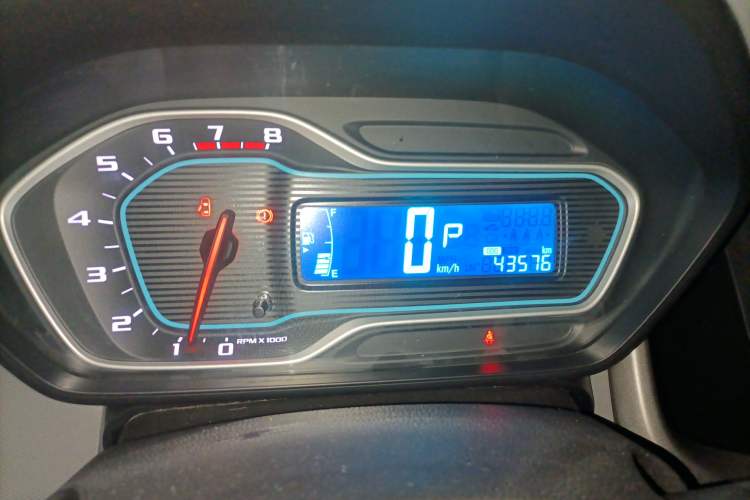 Used Chevrolet Aveo Sonic 2014 Sedan 1.4SL AT Stylish Sunroof Edition Instrument Cluster