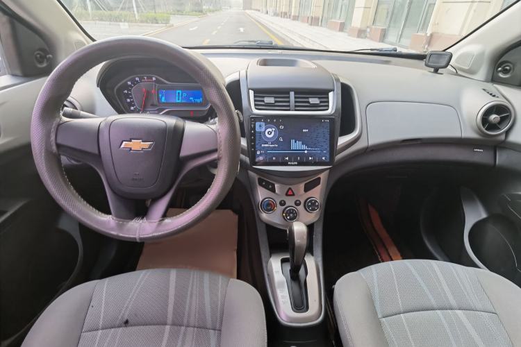 Used Chevrolet Aveo Sonic 2014 Hatchback 1.4SL AT Fashion Edition Interior 2