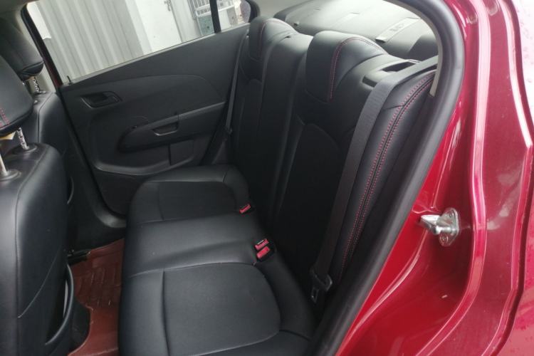 Used Chevrolet Aveo Sonic 2014 Sedan 1.4SL AT Fashion Edition Interior 4