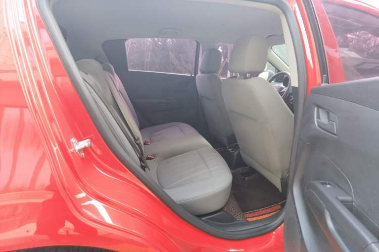 Used Chevrolet Aveo Sonic 2014 Hatchback 1.4SL AT Fashion Edition Interior 5