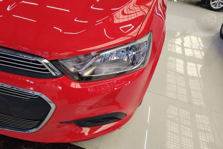 Used Chevrolet Aveo Sonic 2014 Hatchback 1.4SL AT Fashion Edition Left Front Headlight