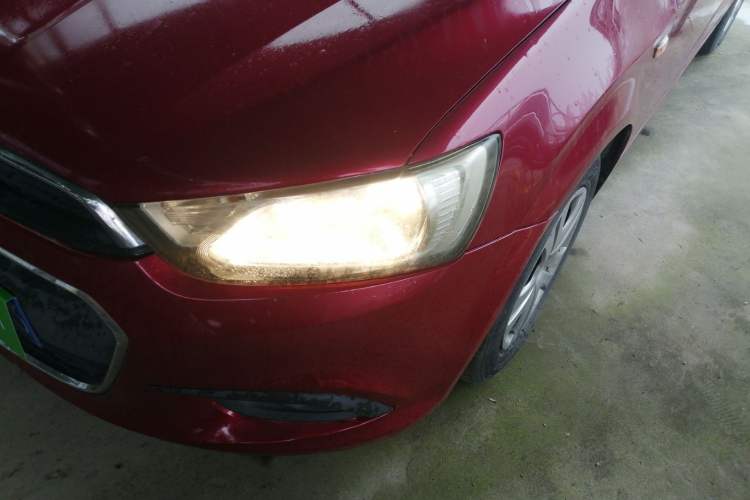 Used Chevrolet Aveo Sonic 2014 Sedan 1.4SL AT Fashion Edition Left Front Headlight