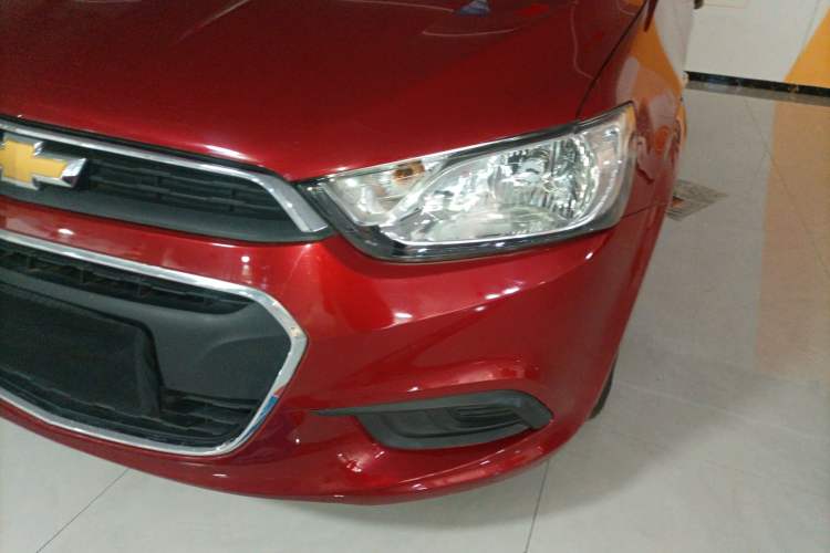 Used Chevrolet Aveo Sonic 2014 Sedan 1.4SL AT Stylish Sunroof Edition Left Front Headlight