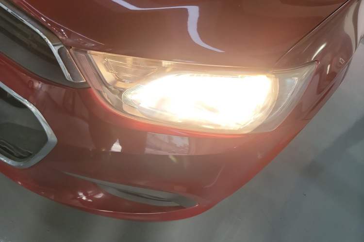Used Chevrolet Aveo Sonic 2014 Sedan 1.4 SL MT Comfort Edition Left Front Headlight