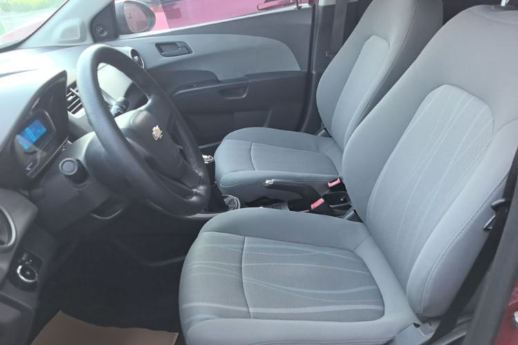 Used Chevrolet Aveo Sonic 2014 Sedan 1.4SL MT Comfort Edition Left Front Seat