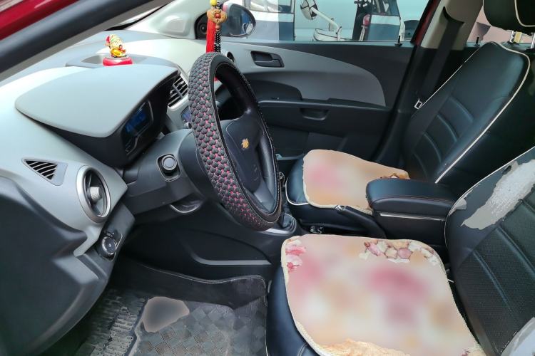 Used Chevrolet Aveo Sonic 2014 Sedan 1.4SL MT Comfort Edition Left Front Seat