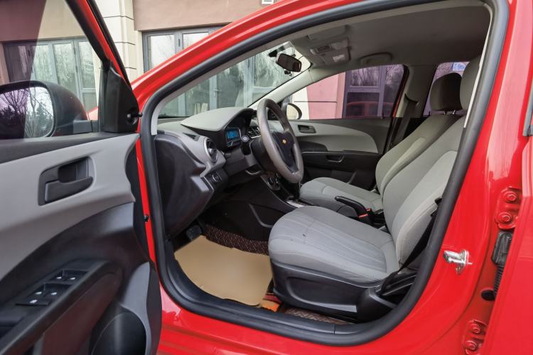 Used Chevrolet Aveo Sonic 2014 Hatchback 1.4SL AT Fashion Edition Left Front Seat