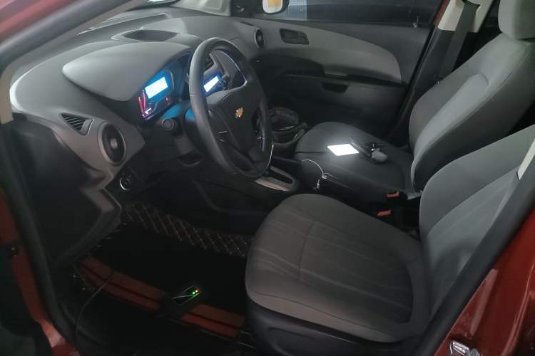 Used Chevrolet Aveo Sonic 2014 Sedan 1.4SL AT Stylish Sunroof Edition Left Front Seat