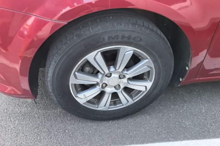 Used Chevrolet Aveo Sonic 2014 Sedan 1.4SL MT Comfort Edition Left Front Wheel Hub