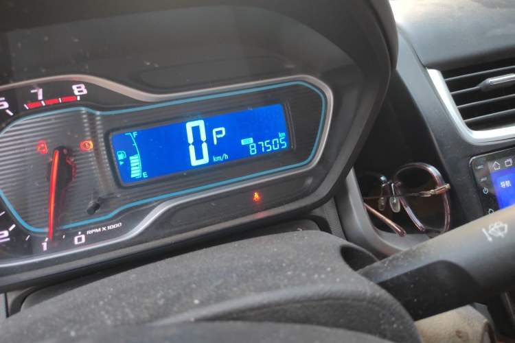 Used Chevrolet Aveo Sonic 2014 Sedan 1.4SL AT Stylish Sunroof Edition Odometer Close Up