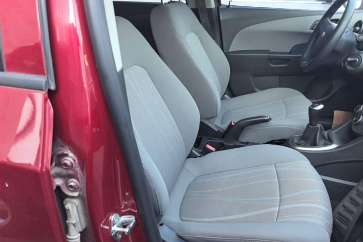 Used Chevrolet Aveo Sonic 2014 Sedan 1.4SL MT Comfort Edition Right Front Seat