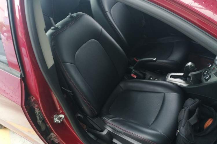 Used Chevrolet Aveo Sonic 2014 Sedan 1.4SL AT Fashion Edition Right Front Seat