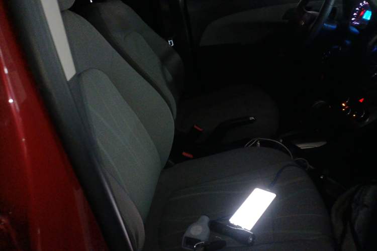Used Chevrolet Aveo Sonic 2014 Sedan 1.4SL AT Stylish Sunroof Edition Right Front Seat
