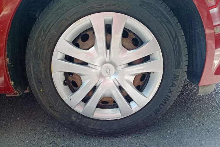 Used Chevrolet Aveo Sonic 2014 Sedan 1.4SL MT Comfort Edition Right Front Wheel Hub