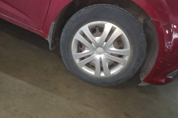 Used Chevrolet Aveo Sonic 2014 Sedan 1.4SL AT Fashion Edition Right Front Wheel Hub