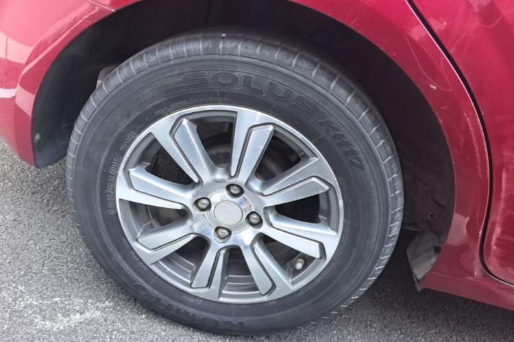 Used Chevrolet Aveo Sonic 2014 Sedan 1.4SL MT Comfort Edition Right Rear Wheel Hub