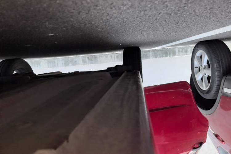 Used Chevrolet Aveo Sonic 2014 Sedan 1.4SL MT Comfort Edition Right Side Sill