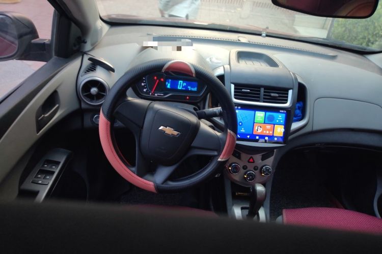 Used Chevrolet Aveo Sonic 2014 Sedan 1.4SL AT Stylish Sunroof Edition Steering Wheel