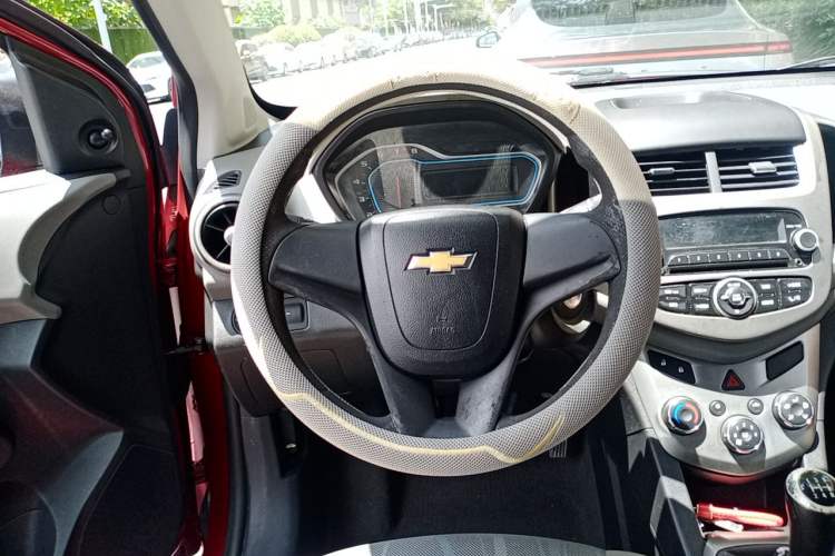Used Chevrolet Aveo Sonic 2014 Sedan 1.4SL MT Comfort Edition Steering Wheel