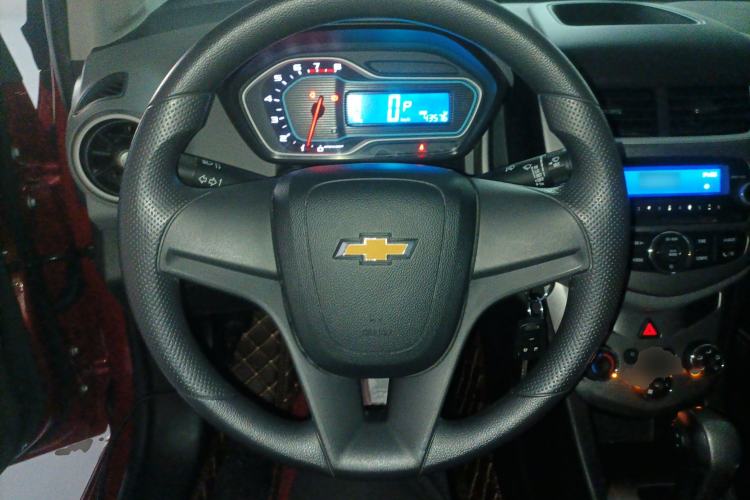 Used Chevrolet Aveo Sonic 2014 Sedan 1.4SL AT Stylish Sunroof Edition Steering Wheel