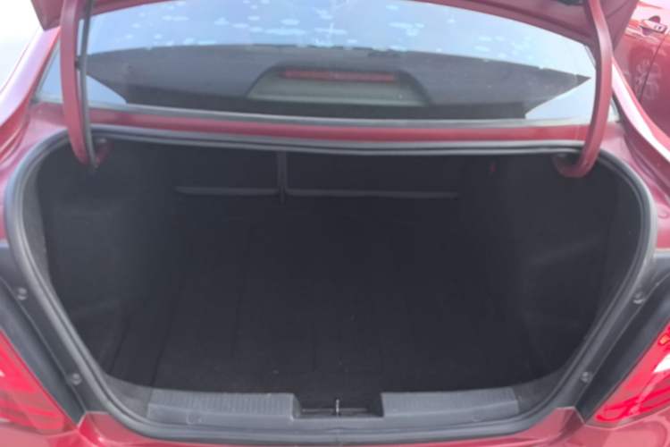 Used Chevrolet Aveo Sonic 2014 Sedan 1.4SL MT Comfort Edition Trunk
