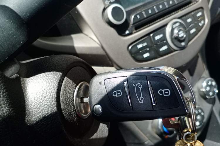 Used Chevrolet Aveo Sonic 2014 Sedan 1.4SL MT Comfort Edition Vehicle Key