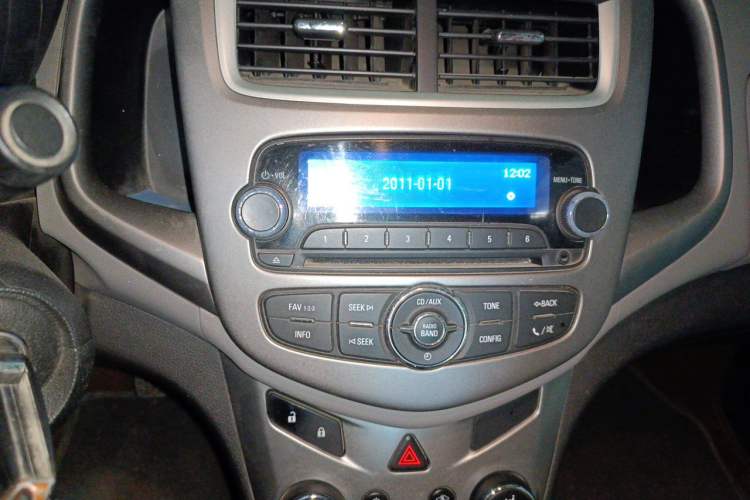 Used Chevrolet Aveo Sonic 2014 Sedan 1.4 SL MT Comfort Edition Audio And AC Panel