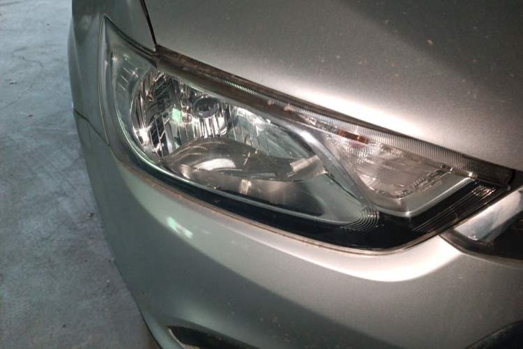 Used Chevrolet Aveo Sonic 2014 Sedan 1.4 SL MT Comfort Edition Right Front Headlight