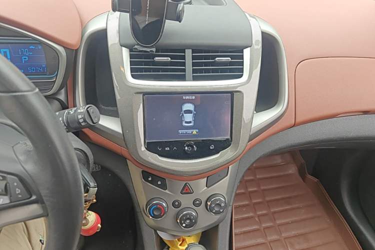 Used Chevrolet Aveo Sonic 2014 Hatchback 1.6 SX AT Fashion Edition Audio And AC Panel
