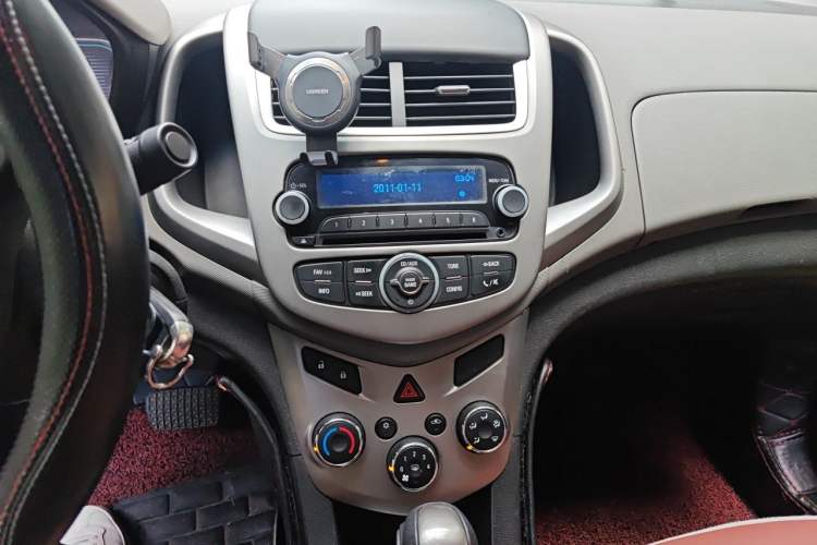 Used Chevrolet Aveo Sonic 2014 Sedan 1.4SL AT Fashion Edition Audio And AC Panel