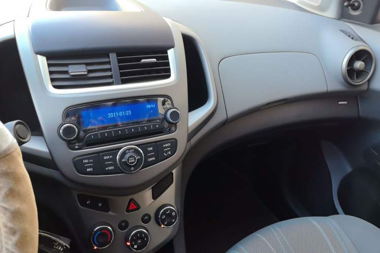 Used Chevrolet Aveo Sonic 2014 Sedan 1.4SL MT Comfort Edition Audio And AC Panel