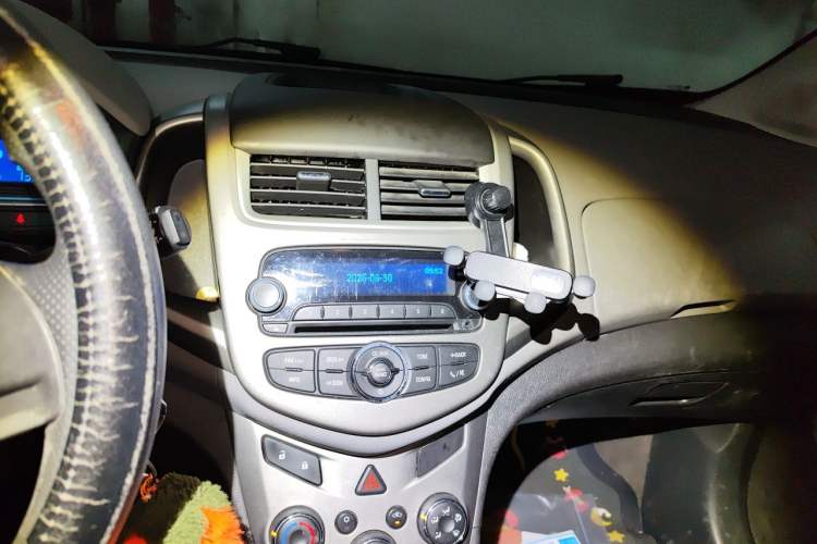 Used Chevrolet Aveo Sonic 2014 Hatchback 1.4SL AT Fashion Edition Audio And AC Panel
