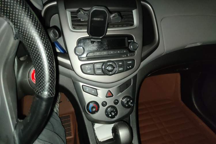 Used Chevrolet Aveo Sonic 2014 Sedan 1.4SL AT Stylish Sunroof Edition Audio And AC Panel