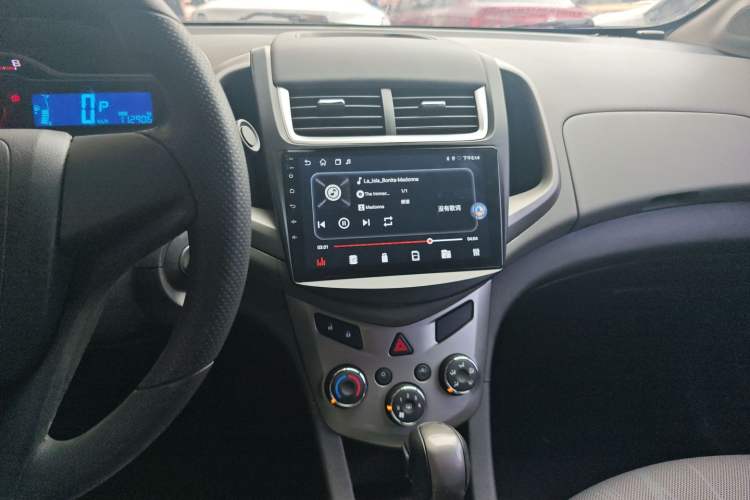 Used Chevrolet Aveo Sonic 2014 Sedan 1.4SL AT Fashion Edition Audio And AC Panel