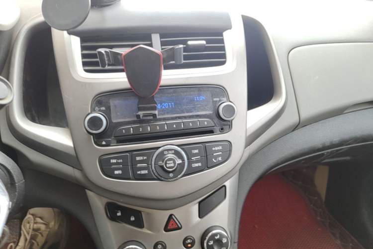 Used Chevrolet Aveo Sonic 2014 Sedan 1.4 SL MT Comfort Edition Audio And AC Panel