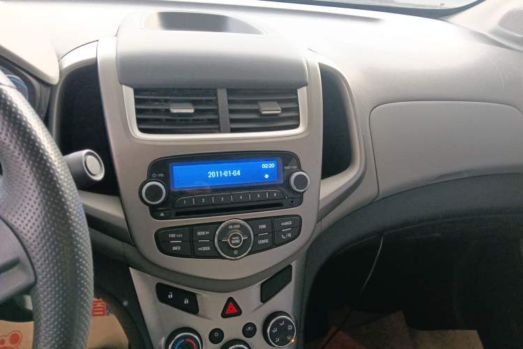 Used Chevrolet Aveo Sonic 2014 Sedan 1.4SL MT Comfort Edition Audio And AC Panel