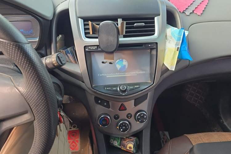 Used Chevrolet Aveo Sonic 2014 Hatchback 1.4SL MT Comfort Edition Audio And AC Panel