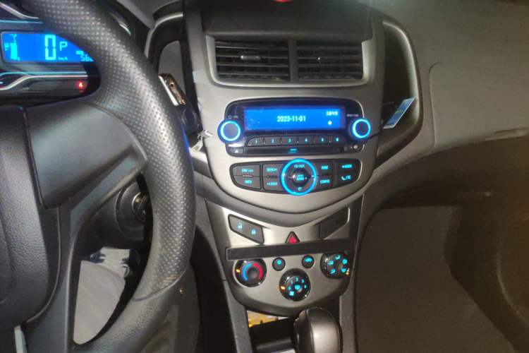 Used Chevrolet Aveo Sonic 2014 Sedan 1.4SL AT Fashion Edition Audio And AC Panel