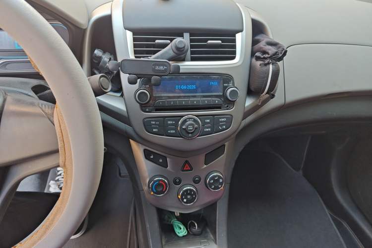 Used Chevrolet Aveo Sonic 2014 Sedan 1.4SL AT Fashion Edition Audio And AC Panel