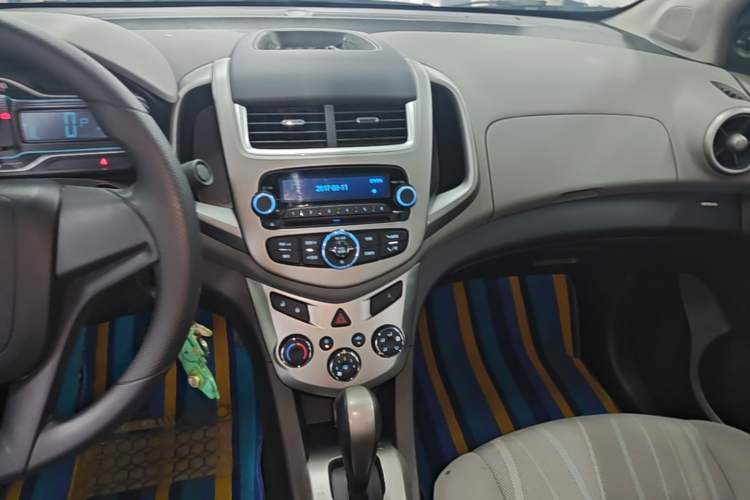 Used Chevrolet Aveo Sonic 2014 Sedan 1.4SL AT Fashion Edition Audio And AC Panel