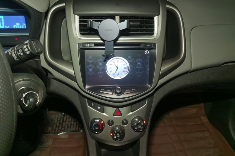 Used Chevrolet Aveo Sonic 2014 Hatchback 1.4SL MT Comfort Edition Audio And AC Panel