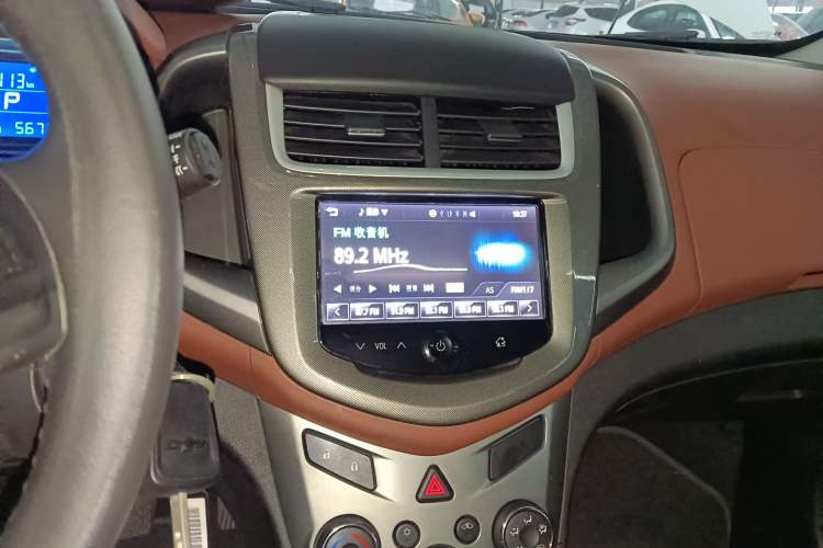 Used Chevrolet Aveo Sonic 2014 Hatchback 1.6 SX AT Fashion Edition Audio And AC Panel