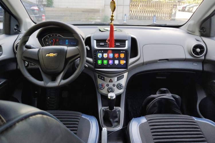Used Chevrolet Aveo Sonic 2014 Sedan 1.4 SL MT Comfort Edition Center Console