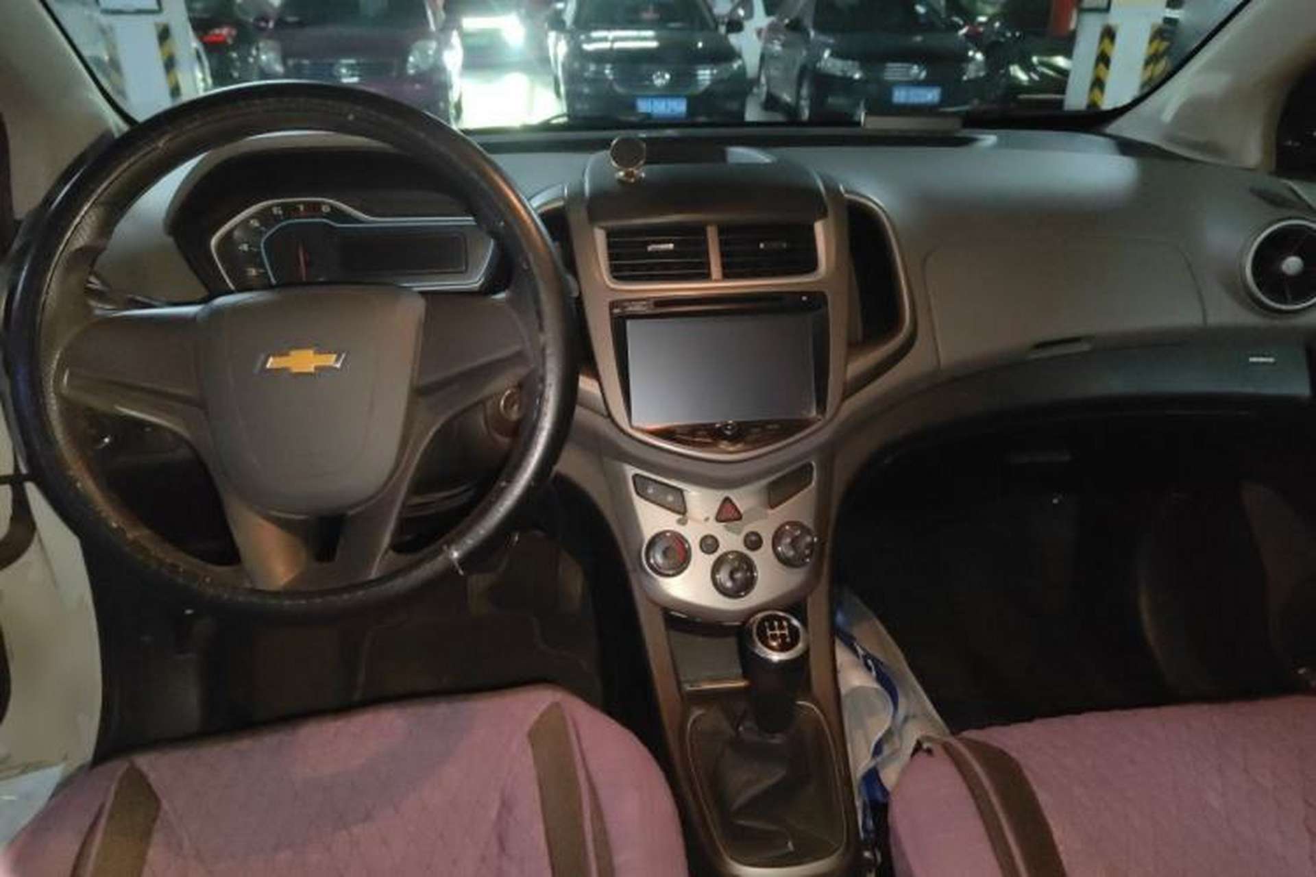 Used Chevrolet Aveo Sonic 2014 Sedan 1.4 SL MT Comfort Edition Center Console