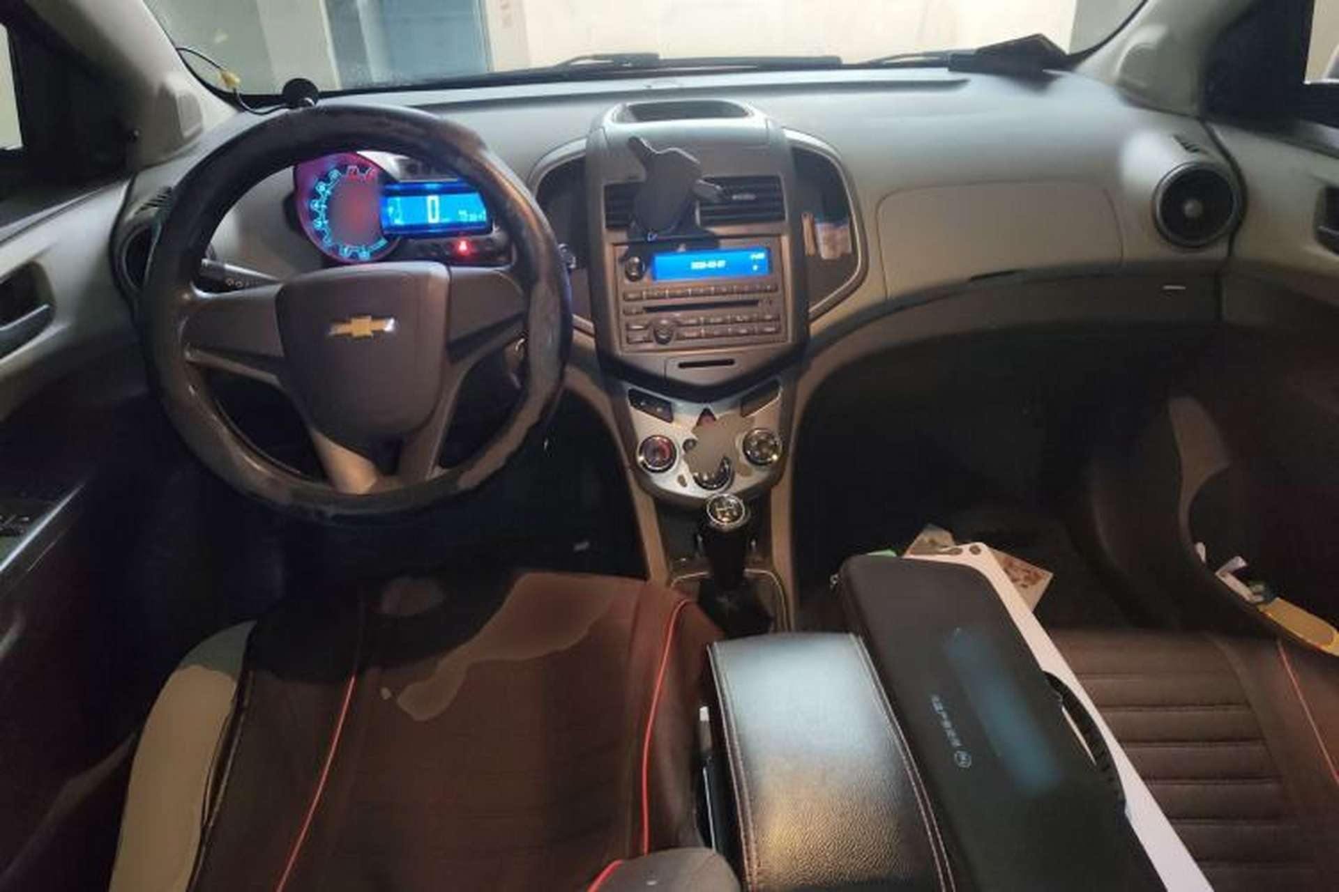 Used Chevrolet Aveo Sonic 2014 Sedan 1.4 SL MT Comfort Edition Center Console