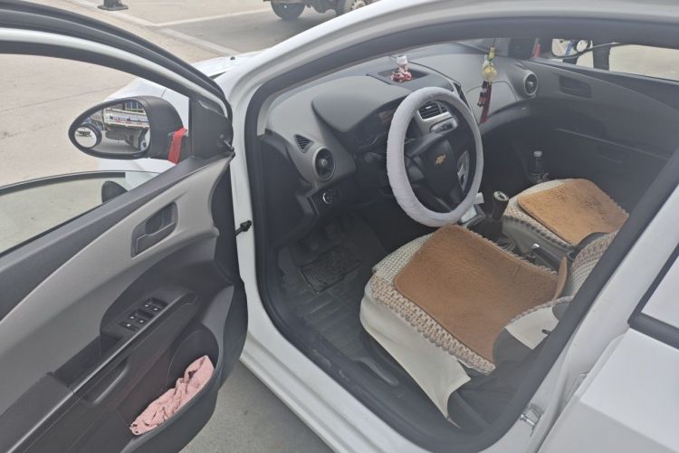 Used Chevrolet Aveo Sonic 2014 Sedan 1.4 SL MT Comfort Edition Driver Seat