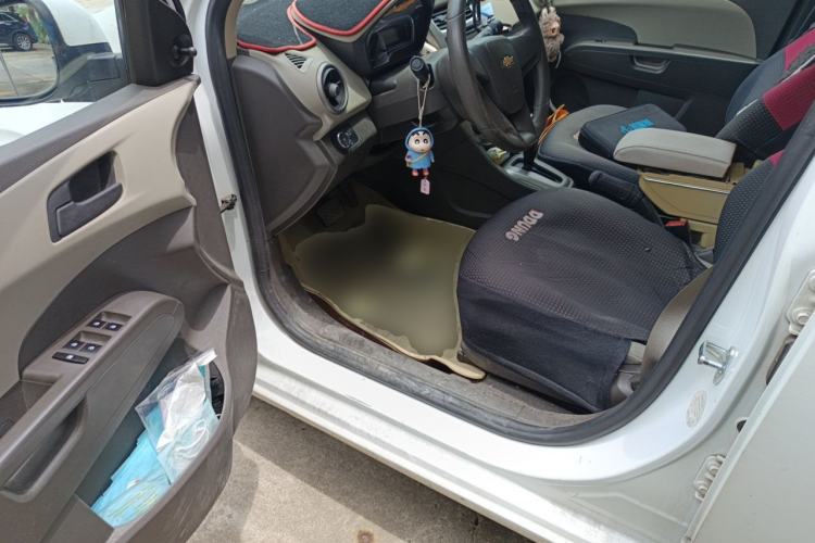 Used Chevrolet Aveo Sonic 2014 Sedan 1.4SL AT Fashion Edition Driver Seat