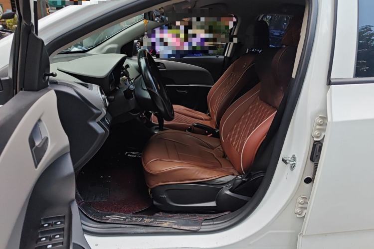 Used Chevrolet Aveo Sonic 2014 Sedan 1.4SL AT Fashion Edition Driver Seat